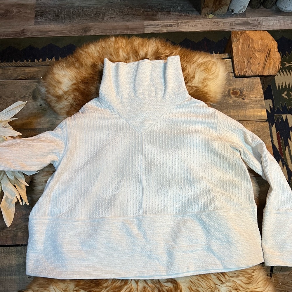 COPY - Lululemon Textured Turtle Neck Crop Top